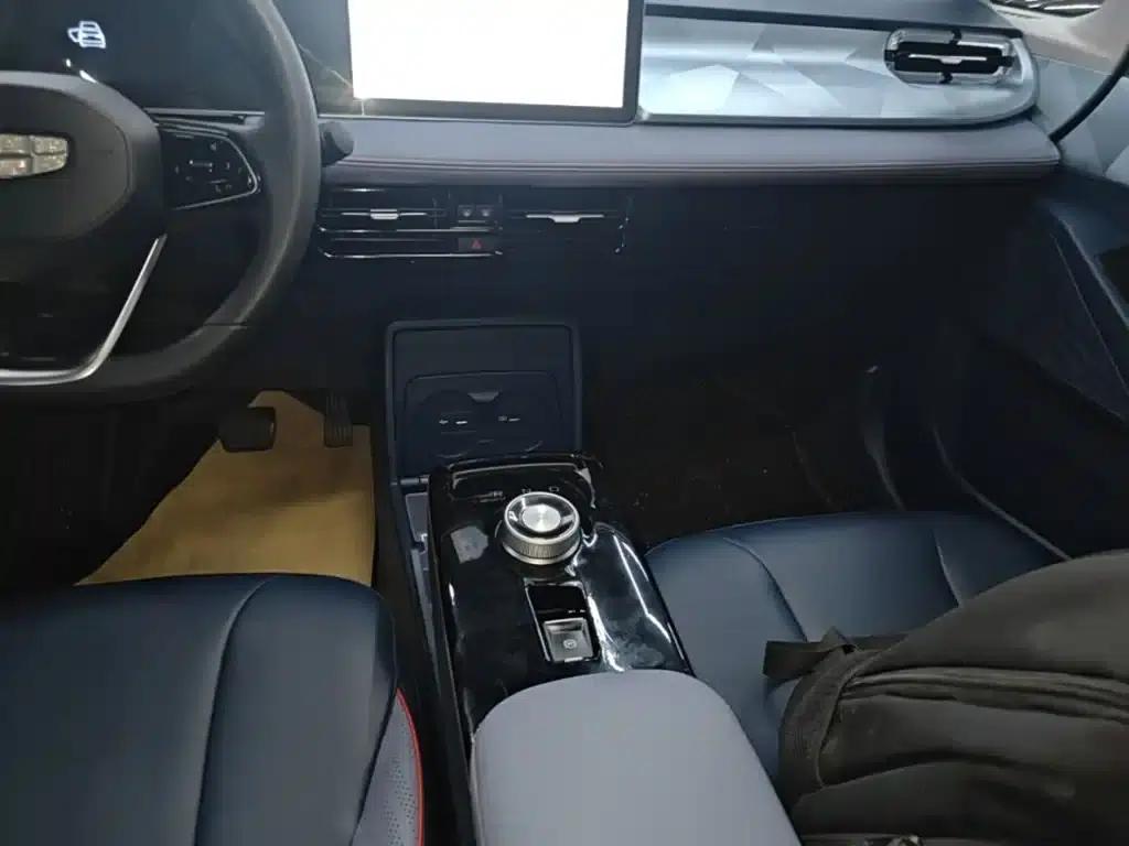 Geely Geometry E Firefly 2023 Model 320KM Cute Tiger 5-Seater — миниатюра 14