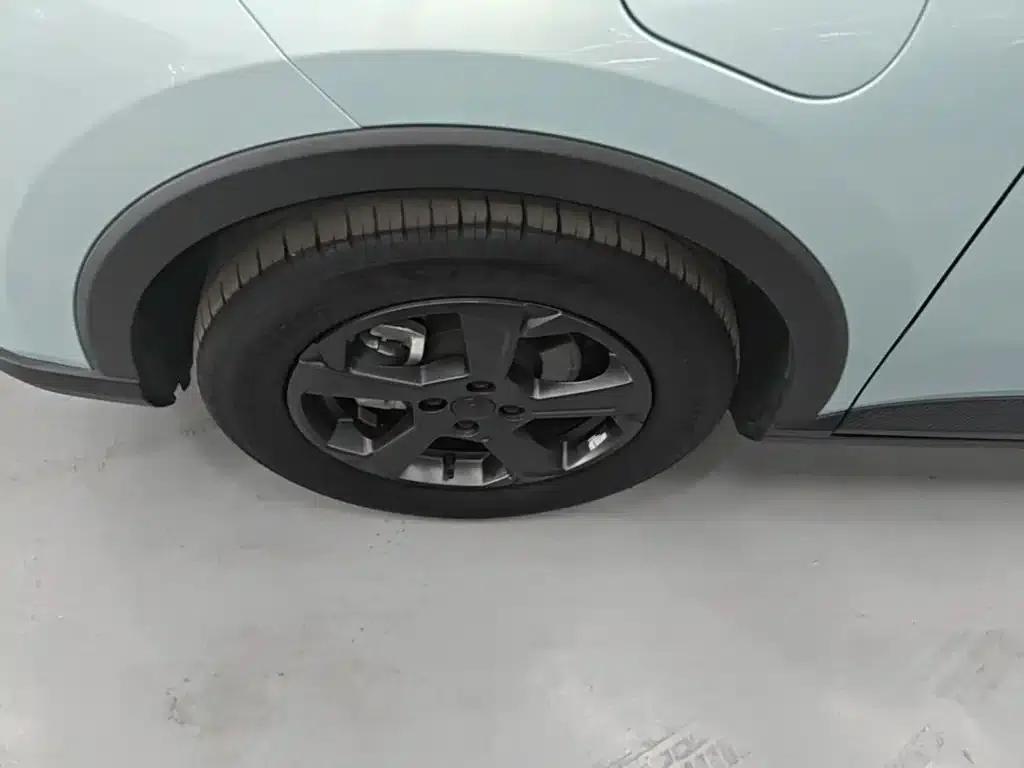 Geely Geometry E Firefly 2023 Model 320KM Cute Tiger 5-Seater — миниатюра 23