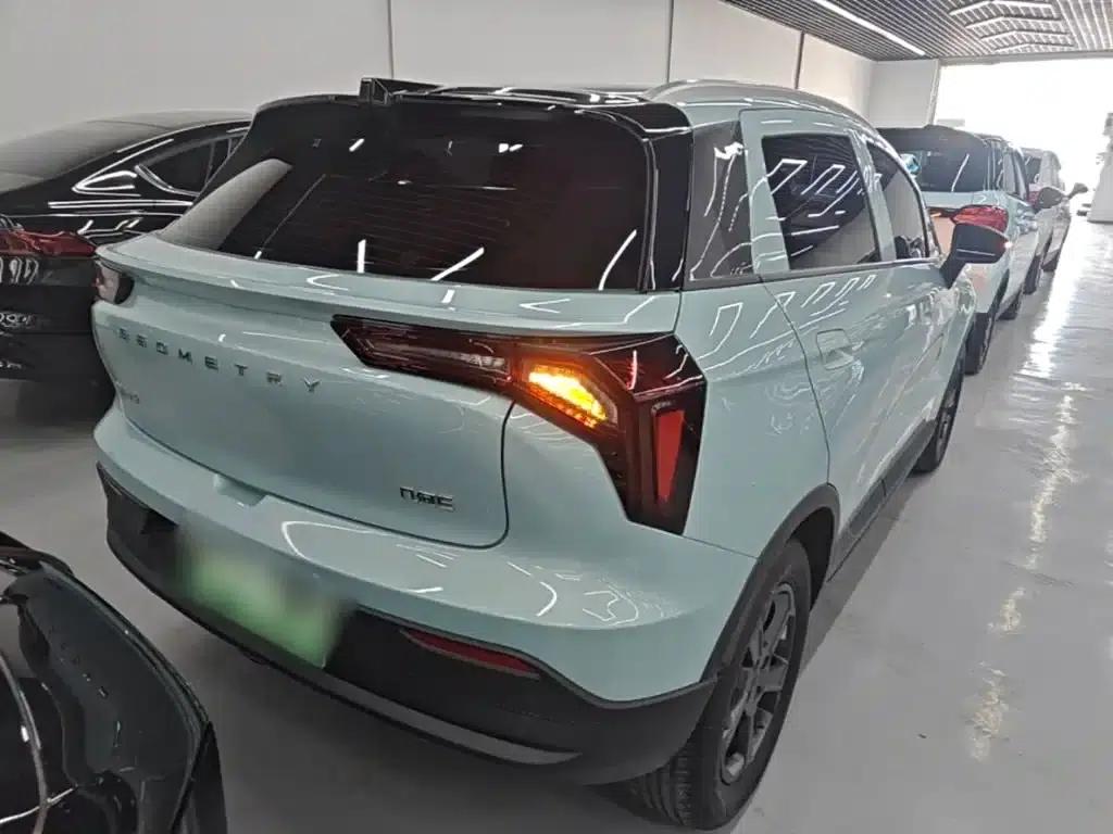 Geely Geometry E Firefly 2023 Model 320KM Cute Tiger 5-Seater — миниатюра 7