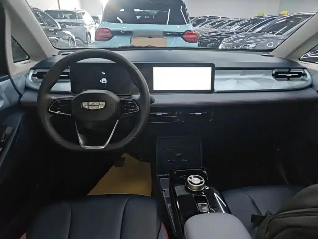 Geely Geometry E Firefly 2023 Model 320KM Cute Tiger 5-Seater — миниатюра 10