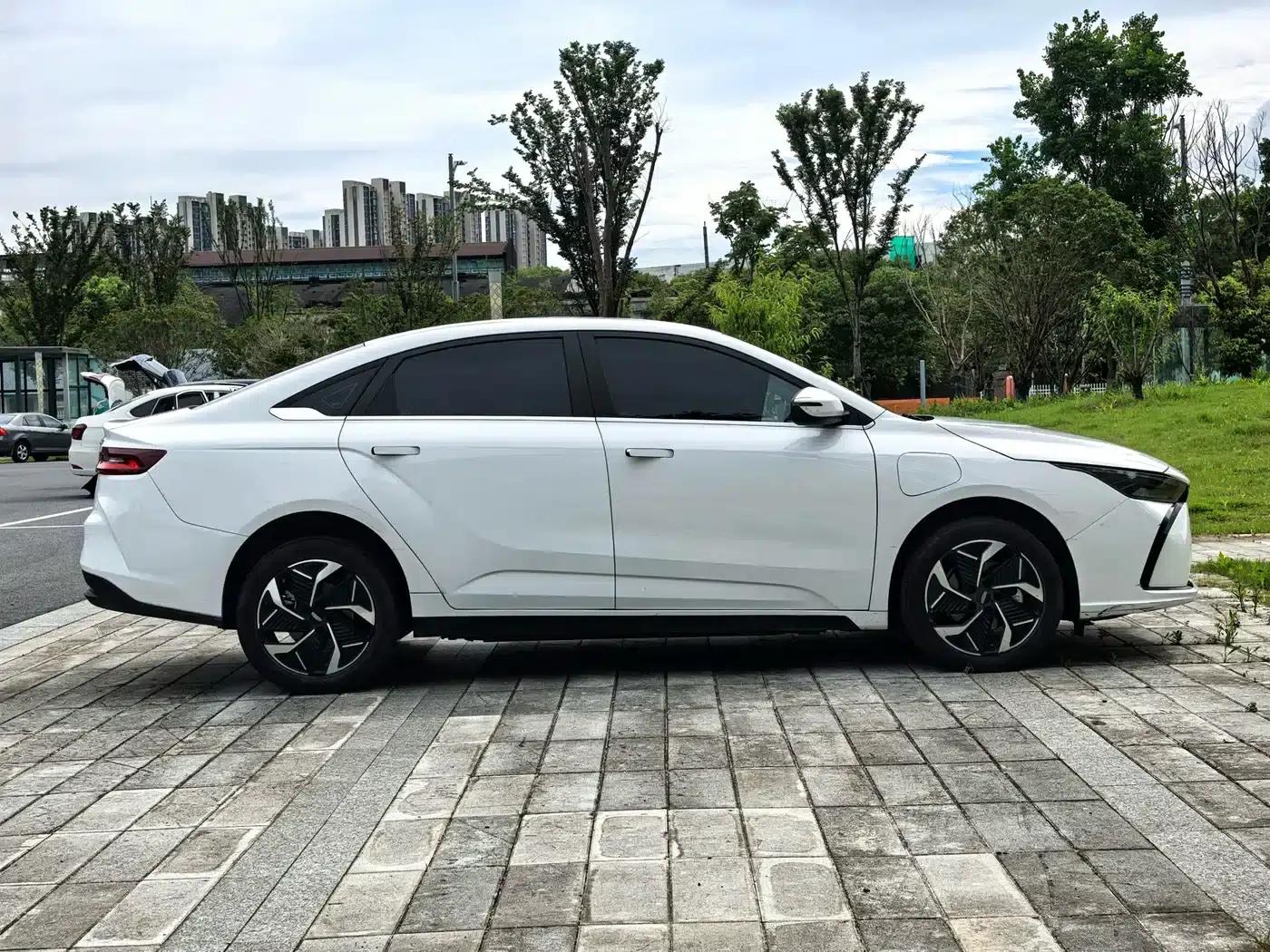 Geely Geometry G6 2024 500KM Premium Edition — миниатюра 5