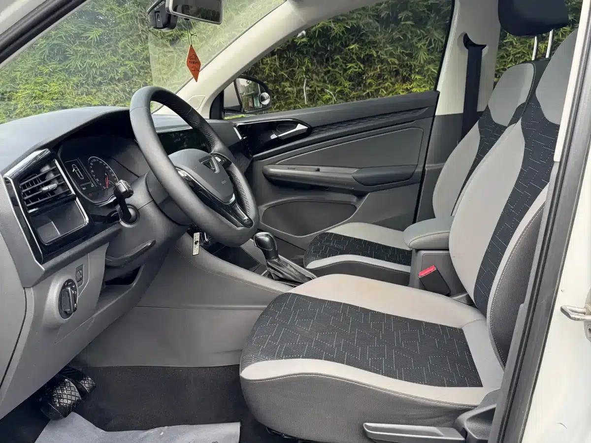 Jetta VS7 2021 1.4T Automatic Entry-Level Edition — миниатюра 4
