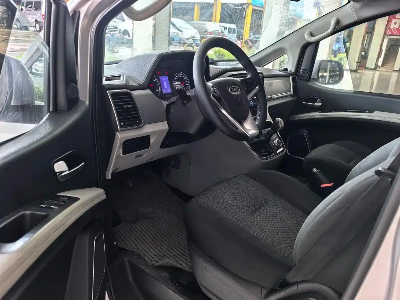 Refine M4 2016 2.0L Manual Comfort Model — миниатюра 4