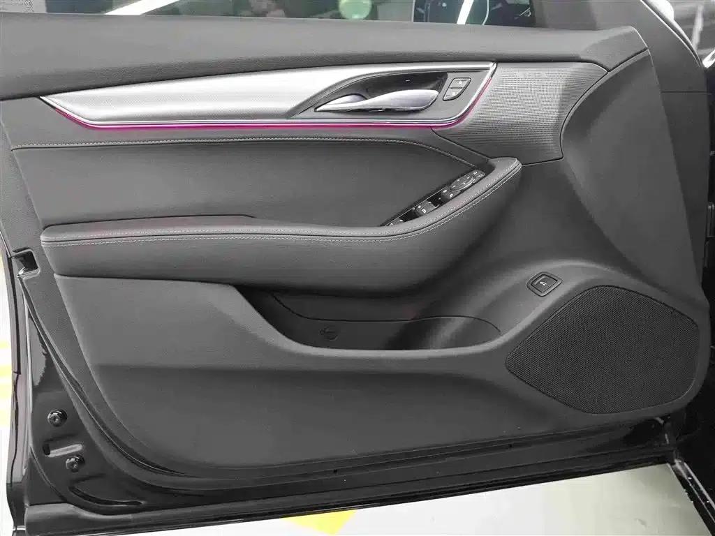 2025 Cadillac CT5 28T City Sport Edition — миниатюра 9