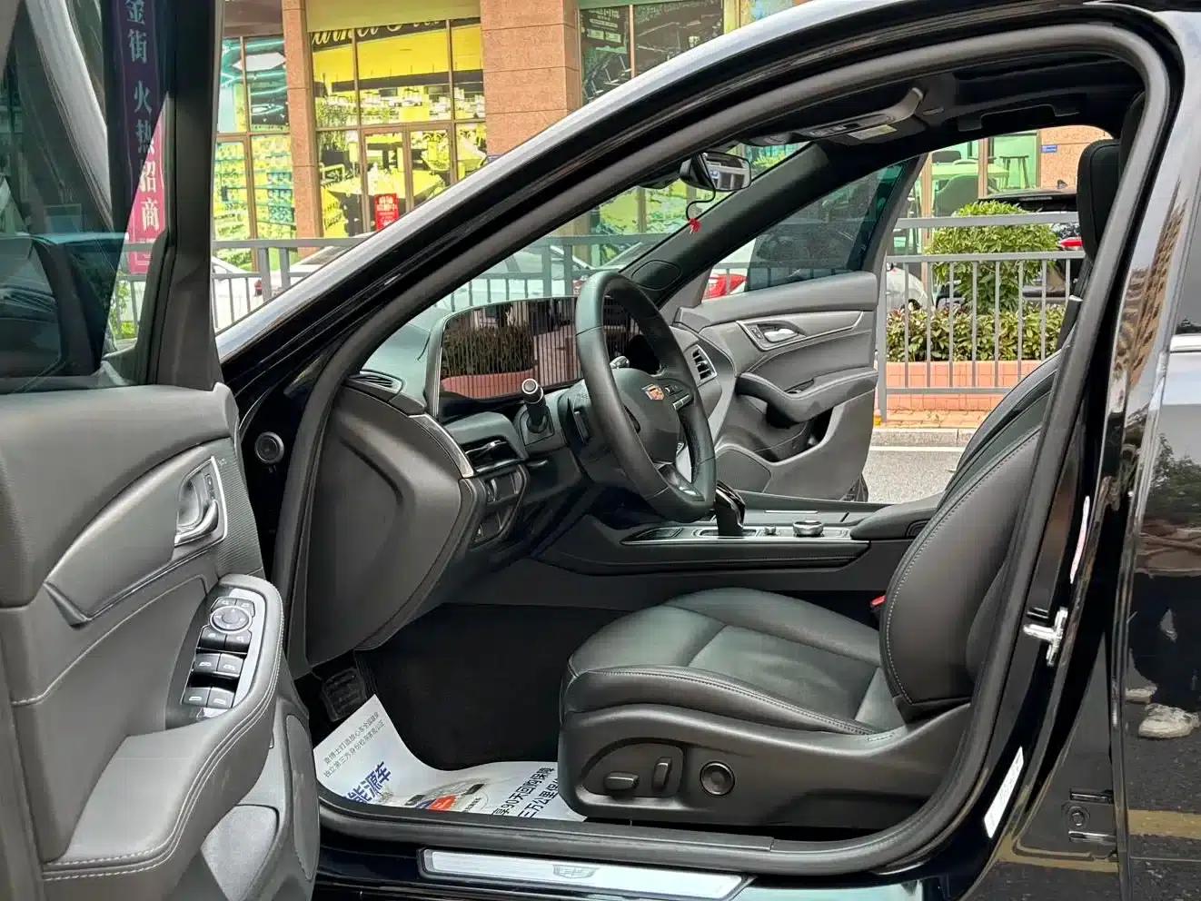 2024 Cadillac CT5 28T Luxury Pro — миниатюра 7
