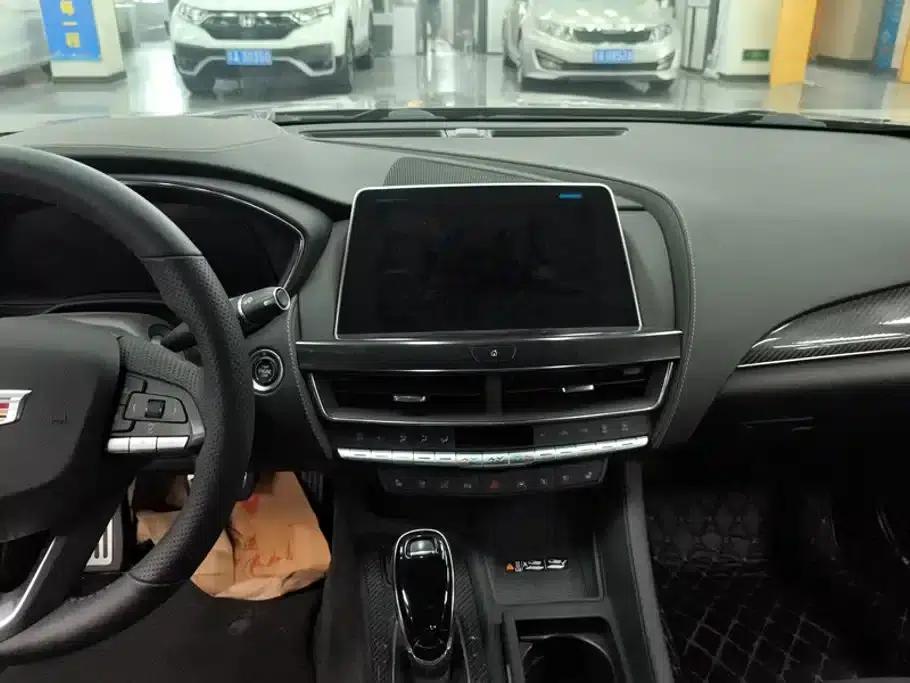 2023 Cadillac CT5 28T Platinum Edition — миниатюра 13