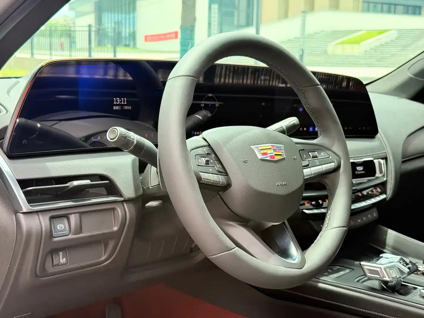 2025 Cadillac CT5 28T Track Performance Edition — миниатюра 13