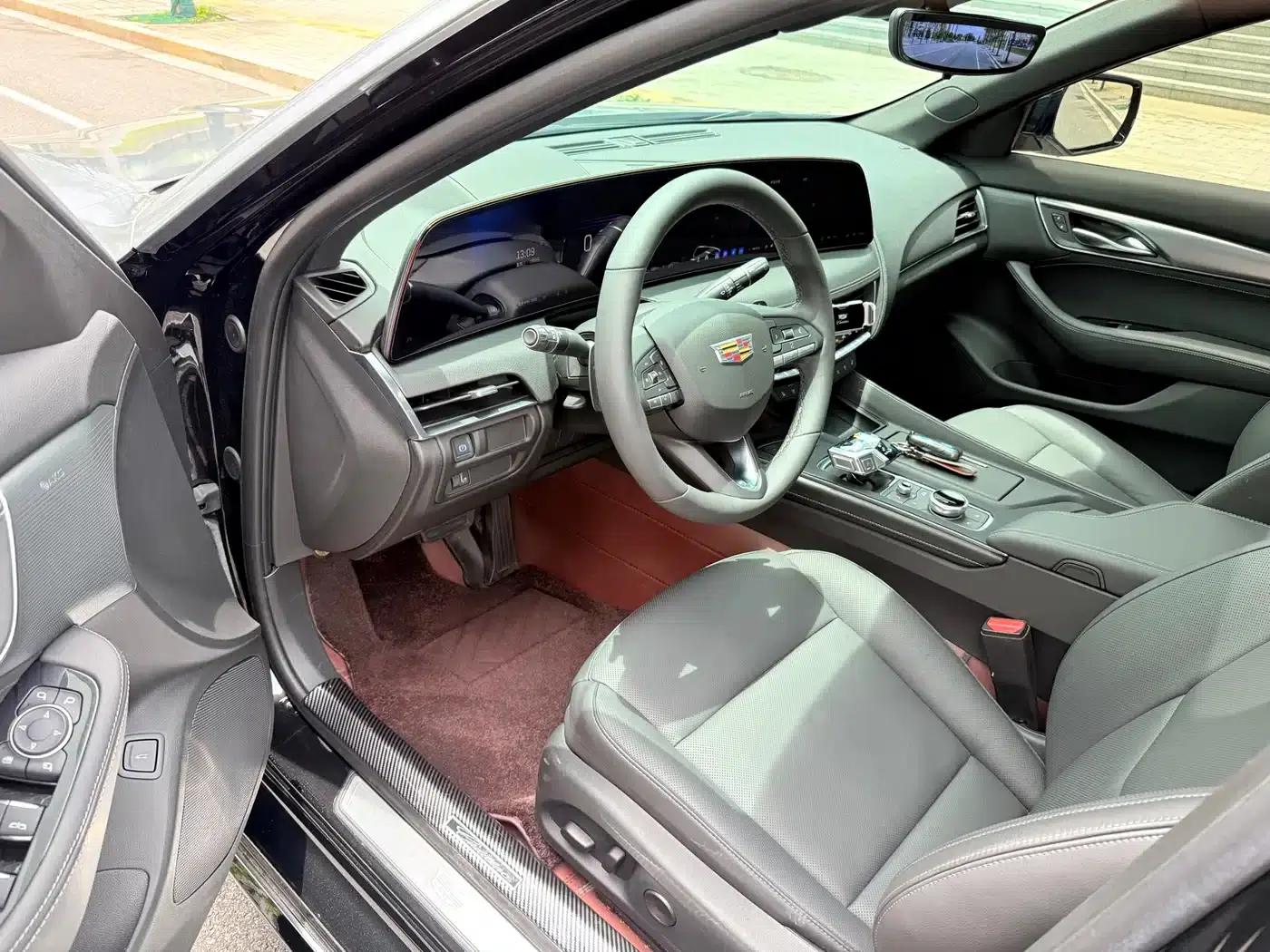 2025 Cadillac CT5 28T Track Performance Edition — миниатюра 4