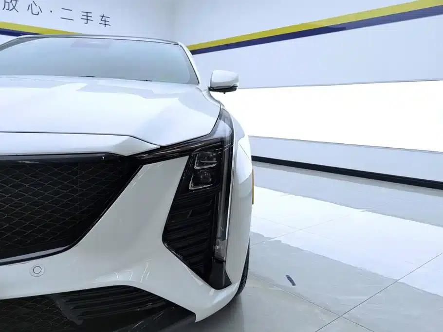 2024 Cadillac CT5 28T Luxury Pro — миниатюра 3
