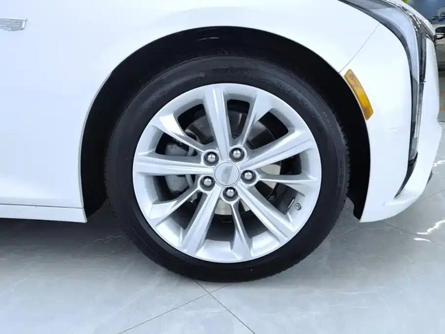 2024 Cadillac CT5 28T Luxury Pro — миниатюра 4