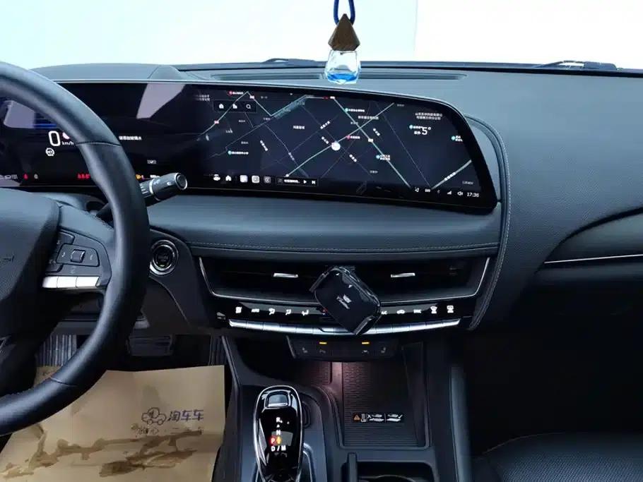 2024 Cadillac CT5 28T Luxury Pro — миниатюра 8