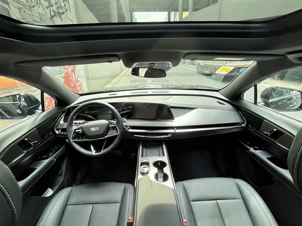 Cadillac XT5 2025 2.0T Metropolitan Edition — миниатюра 11