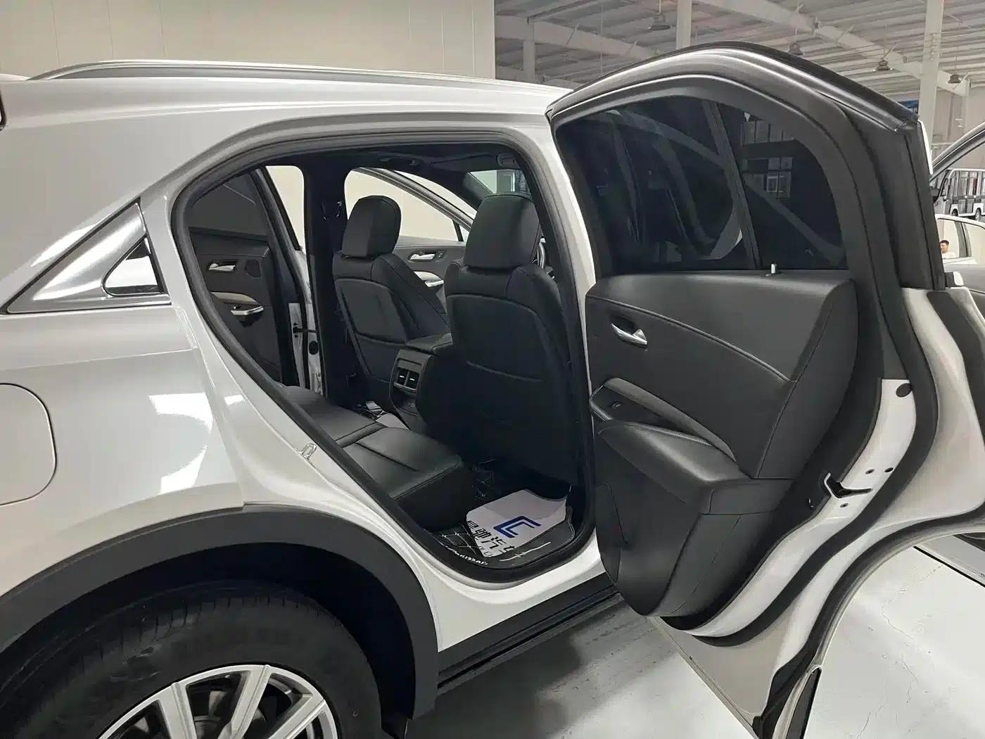 Cadillac XT4 2021 28T Two-Wheel Drive Premium Edition — миниатюра 13