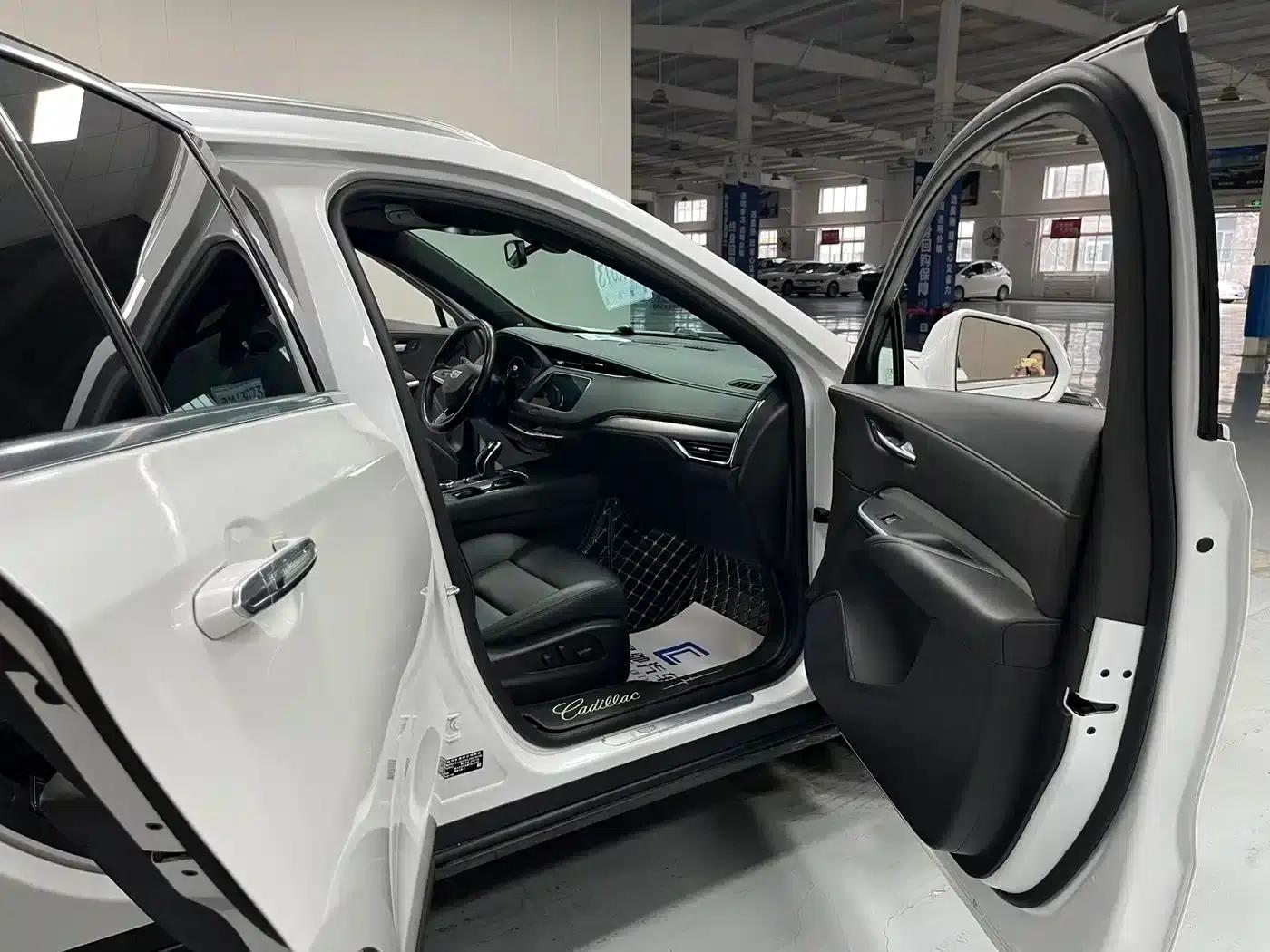 Cadillac XT4 2021 28T Two-Wheel Drive Premium Edition — миниатюра 14