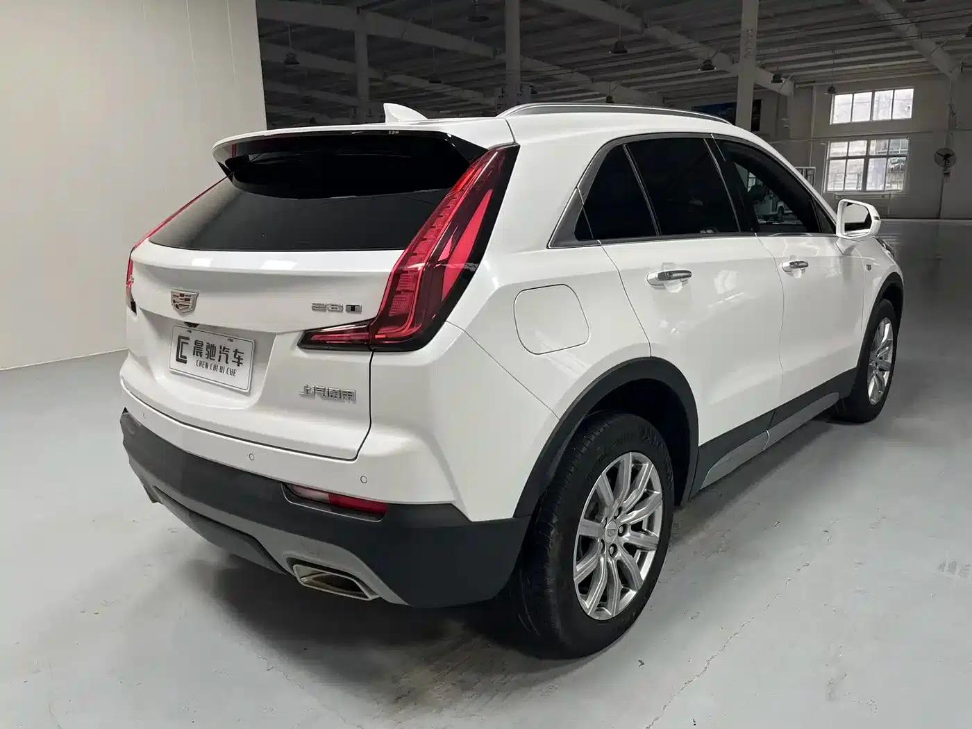 Cadillac XT4 2021 28T Two-Wheel Drive Premium Edition — миниатюра 4
