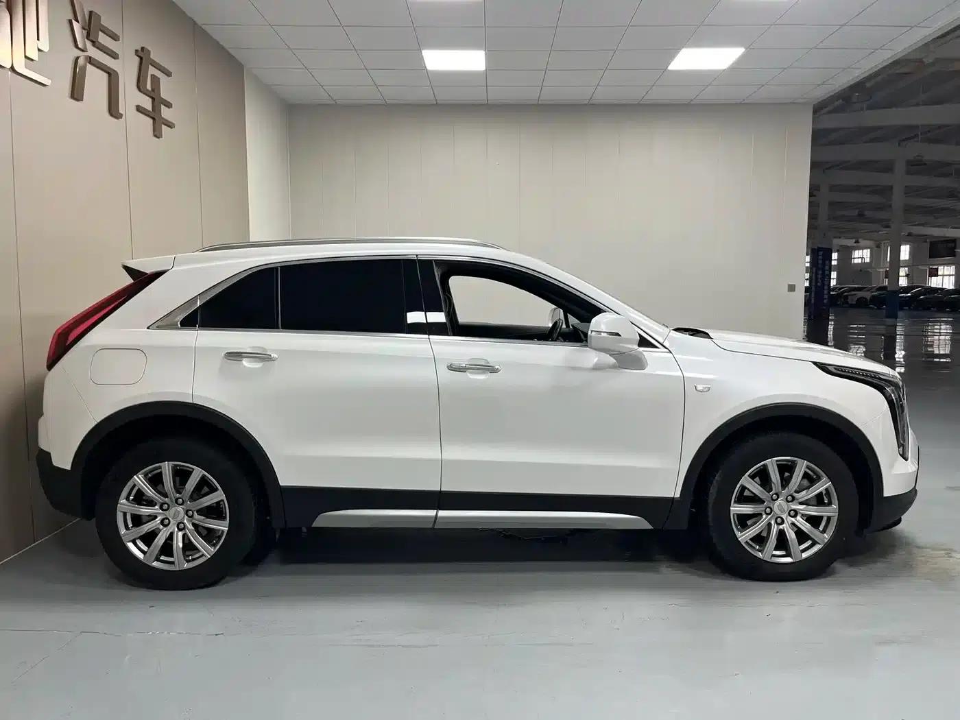 Cadillac XT4 2021 28T Two-Wheel Drive Premium Edition — миниатюра 7