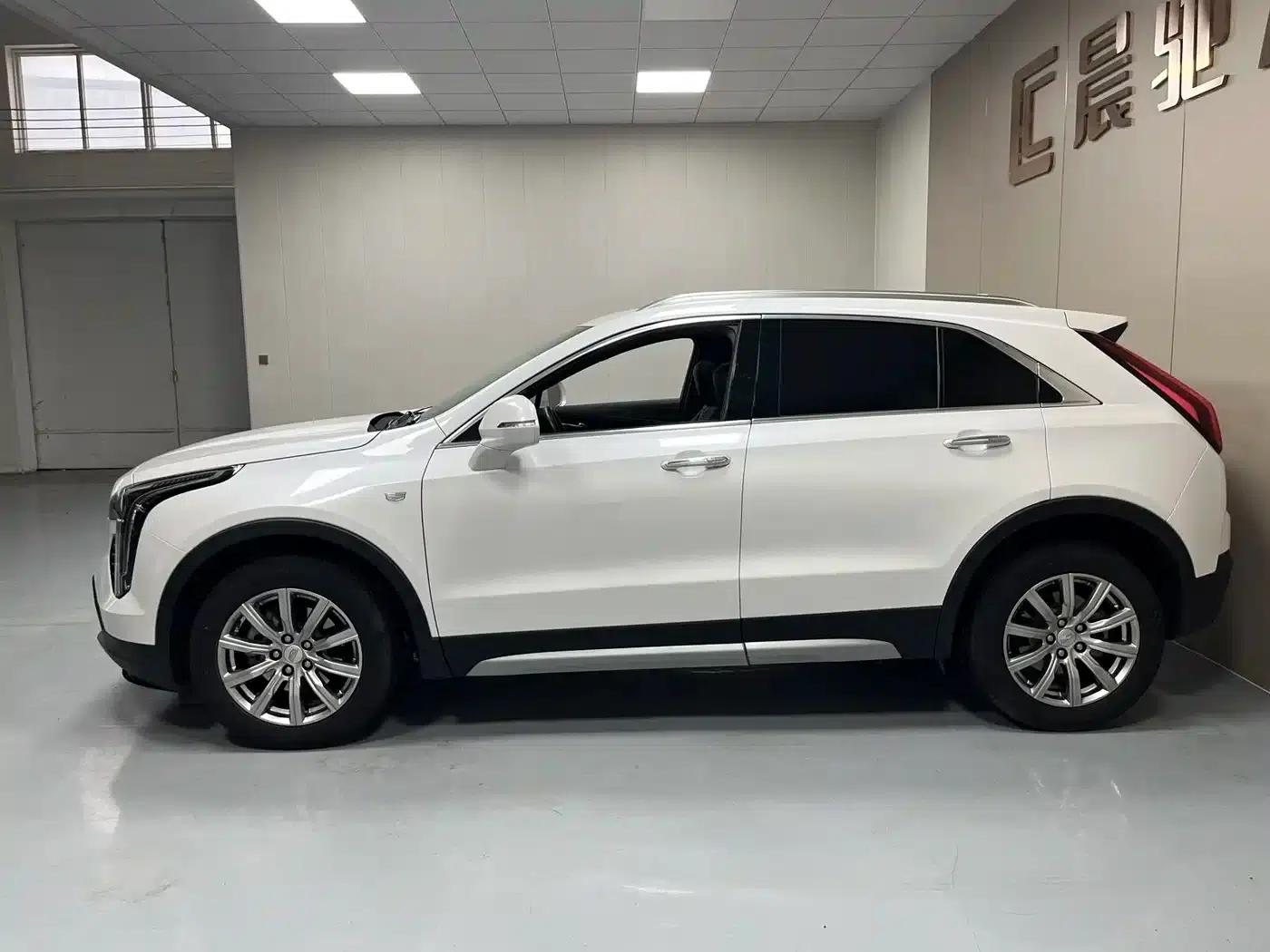 Cadillac XT4 2021 28T Two-Wheel Drive Premium Edition — миниатюра 8