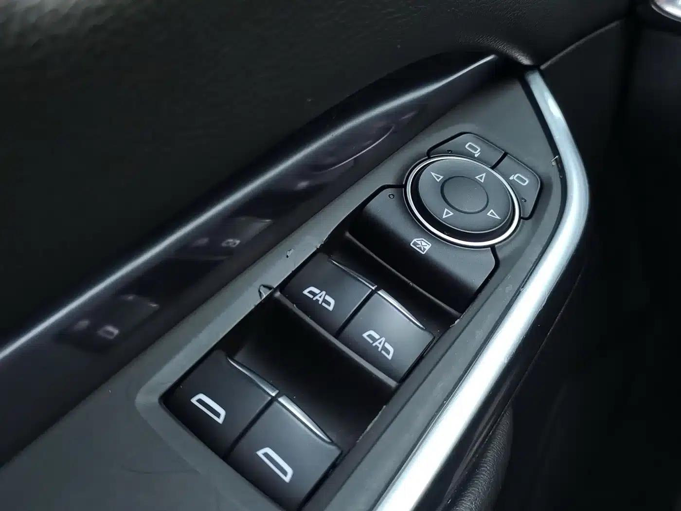 Cadillac XT4 2021 28T Two-Wheel Drive Technology Edition — миниатюра 12