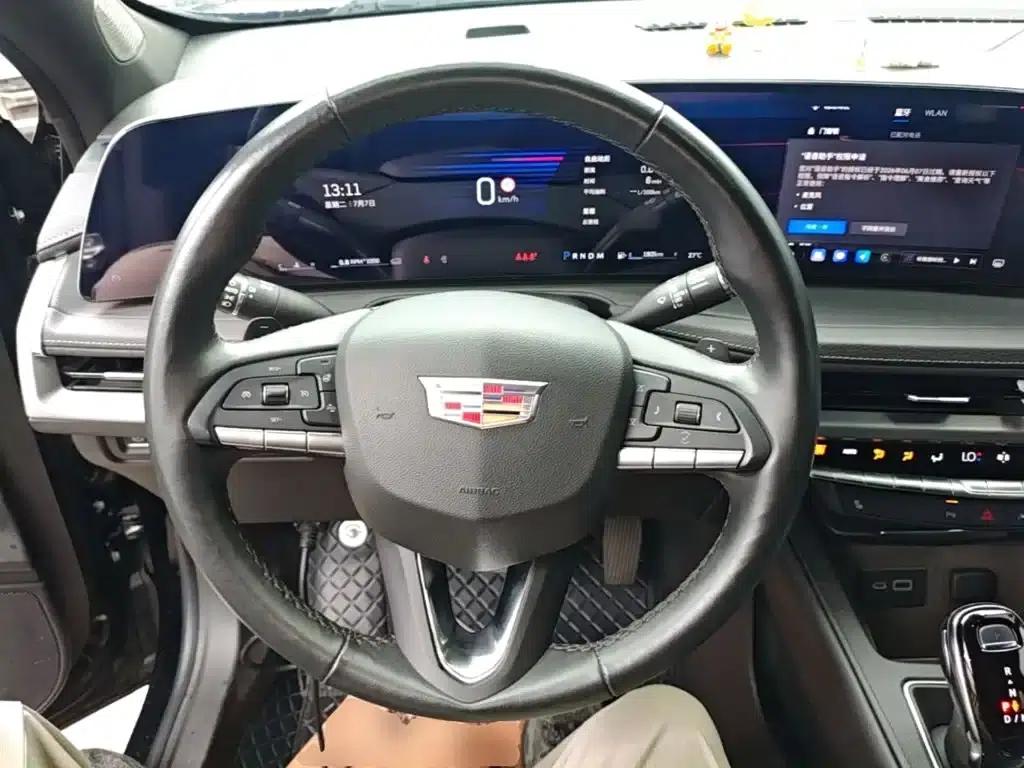 2024 Cadillac XT4 28T Two-Wheel Drive Luxury — миниатюра 7