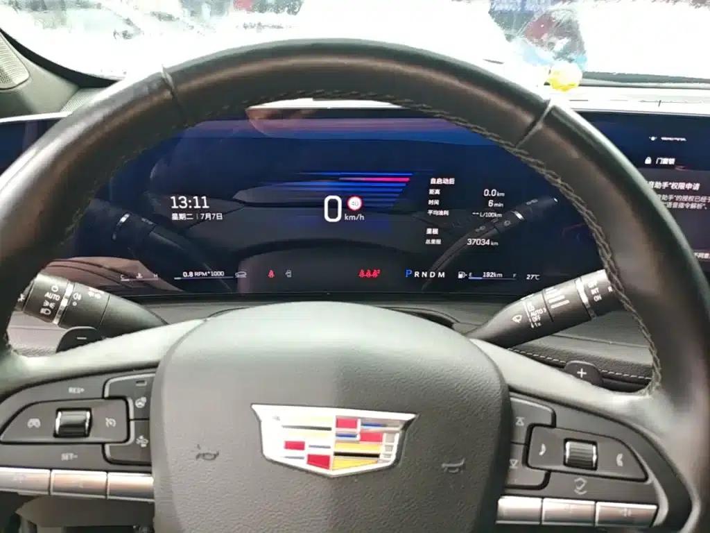 2024 Cadillac XT4 28T Two-Wheel Drive Luxury — миниатюра 8