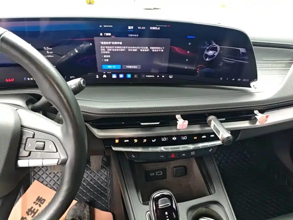 2024 Cadillac XT4 28T Two-Wheel Drive Luxury — миниатюра 9