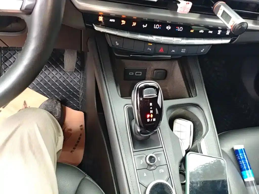2024 Cadillac XT4 28T Two-Wheel Drive Luxury — миниатюра 10