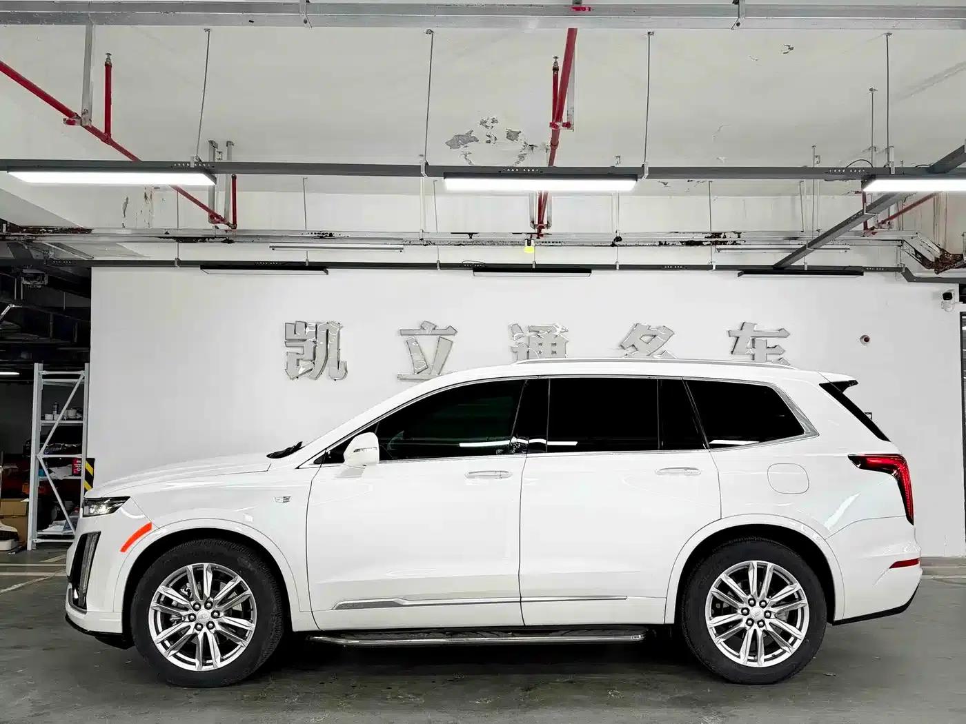 Cadillac XT6 2022 2.0T Six-Seat Two-Wheel Drive Luxury — миниатюра 4