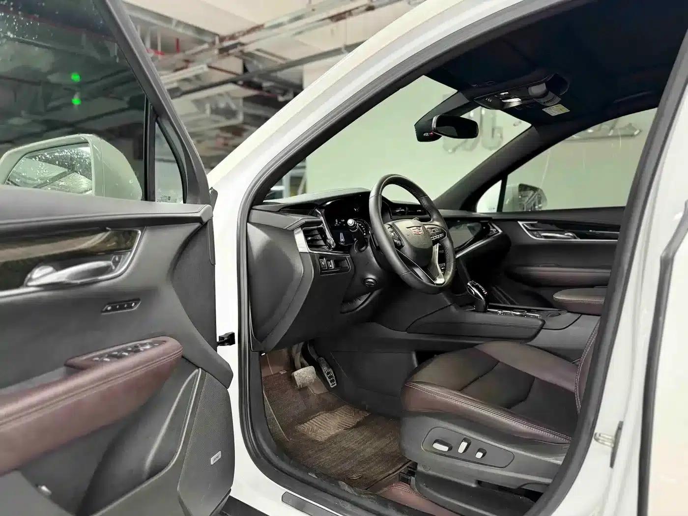 Cadillac XT6 2022 2.0T Six-Seat Two-Wheel Drive Luxury — миниатюра 6