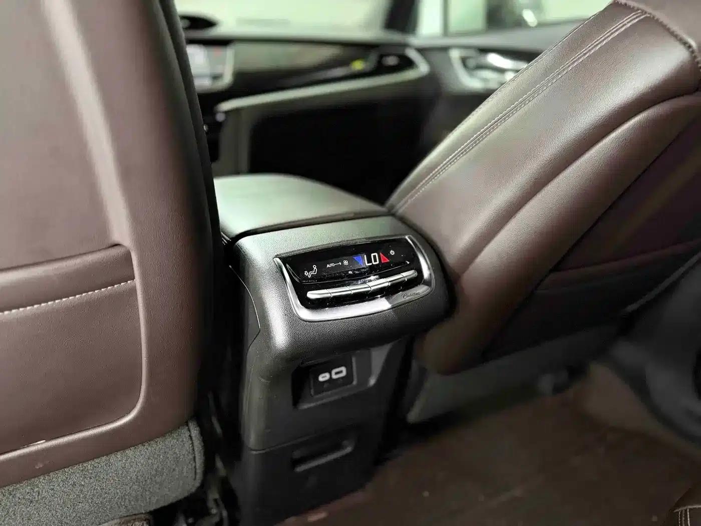 Cadillac XT6 2022 2.0T Six-Seat Two-Wheel Drive Luxury — миниатюра 10