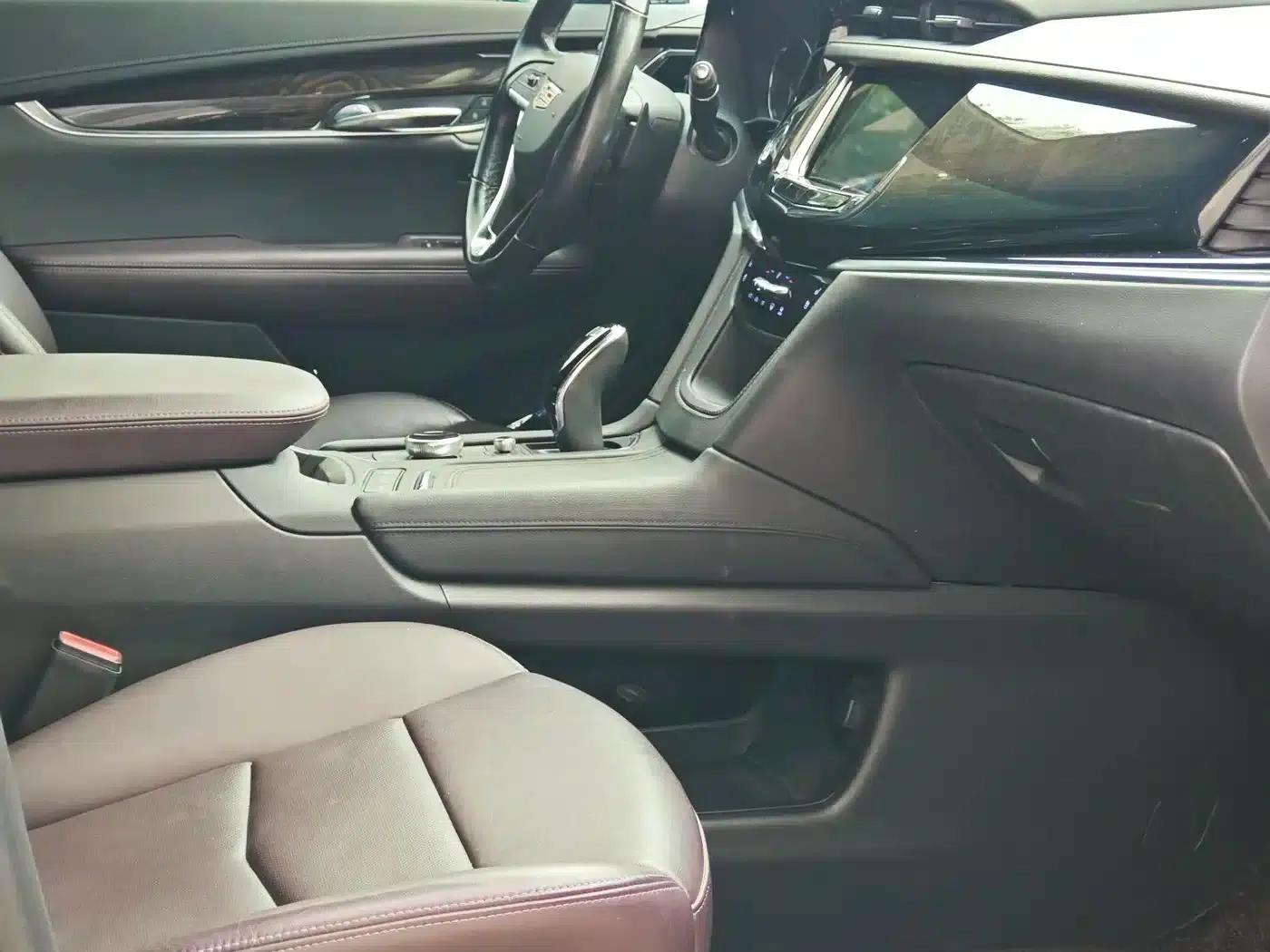 Cadillac XT6 2022 2.0T Six-Seat AWD Luxury — миниатюра 12