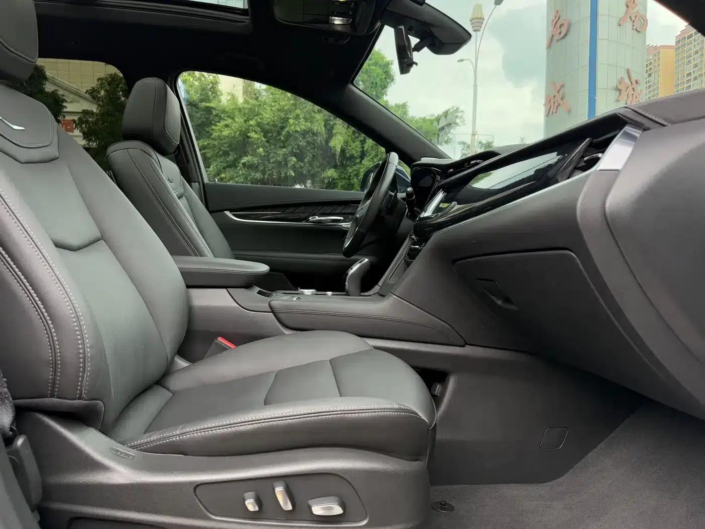 Cadillac XT6 2022 2.0T Six-Seat AWD Luxury — миниатюра 14