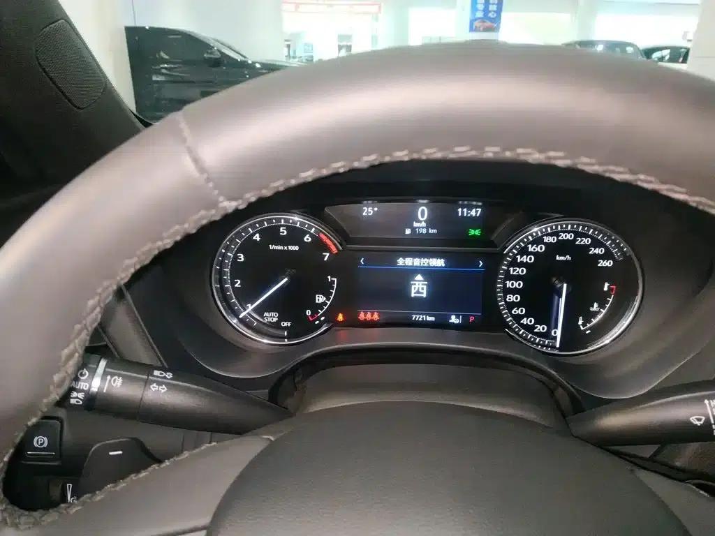 2023 Cadillac CT4 25T Luxury — миниатюра 12
