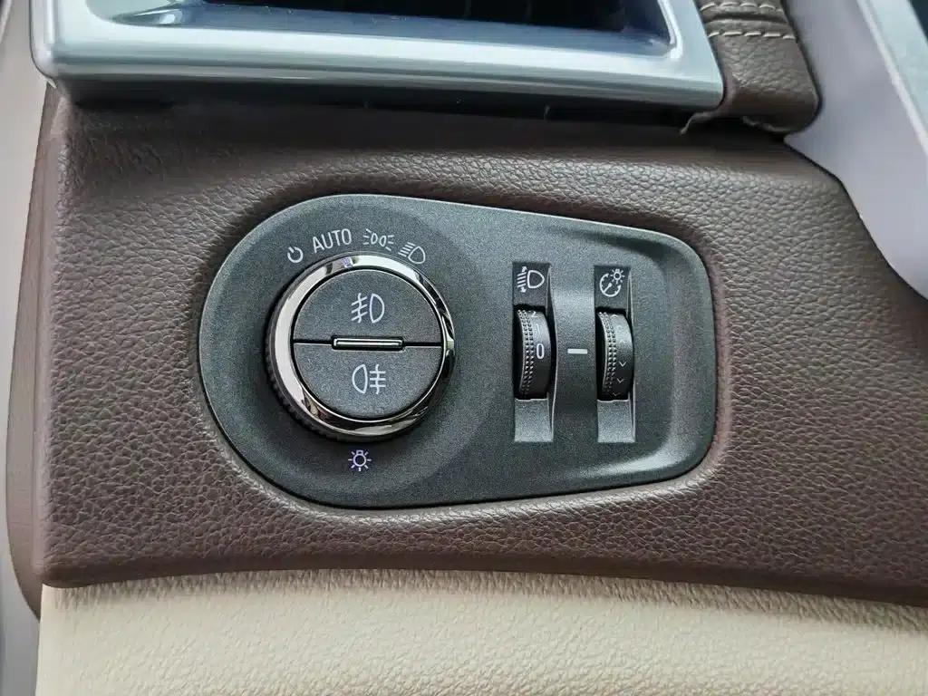 2012 Cadillac SRX 3.0L Luxury — миниатюра 21