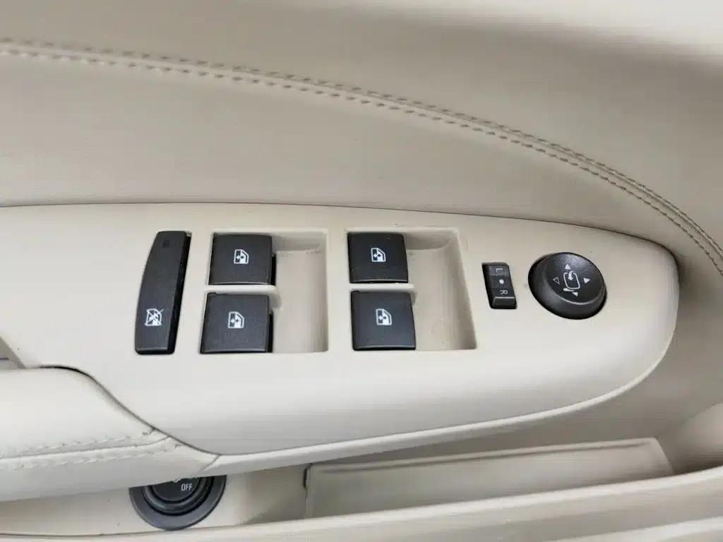 2012 Cadillac SRX 3.0L Luxury — миниатюра 9