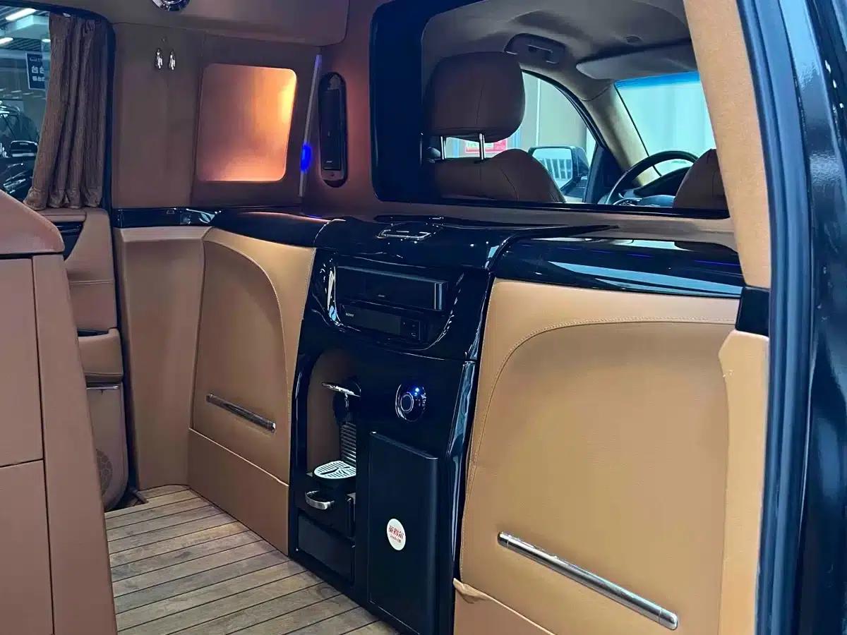 2017 Cadillac Escalade 6.2L US Spec — миниатюра 8