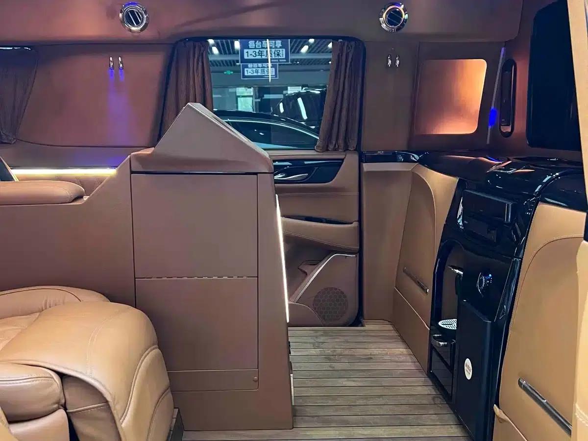 2017 Cadillac Escalade 6.2L US Spec — миниатюра 9