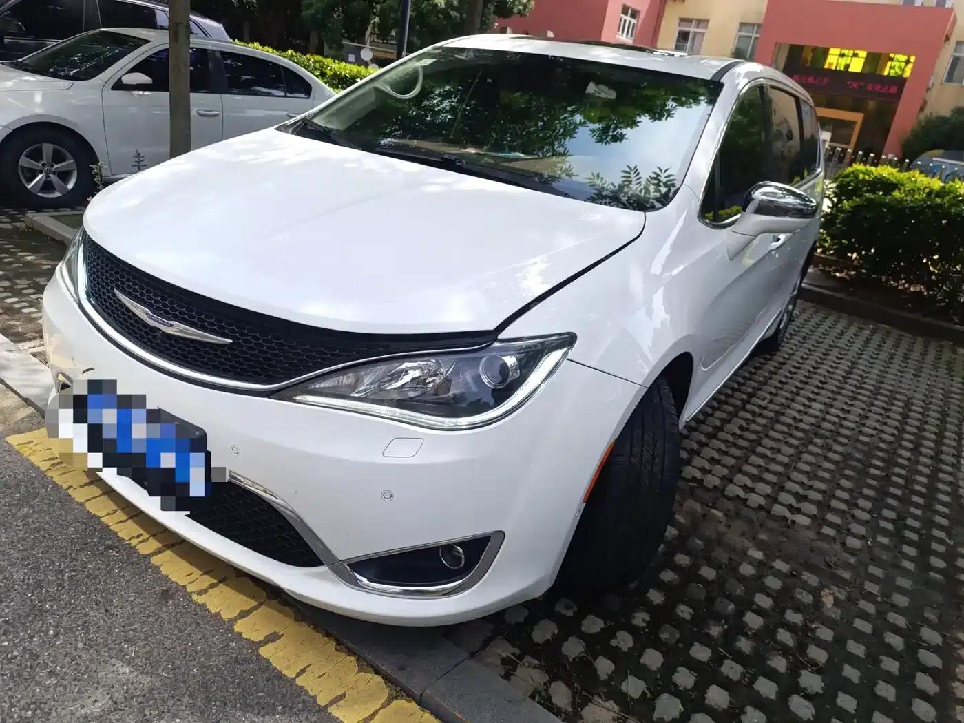 2017 Chrysler Grand Voyager (Imported) 3.6L Premium Edition — миниатюра 1