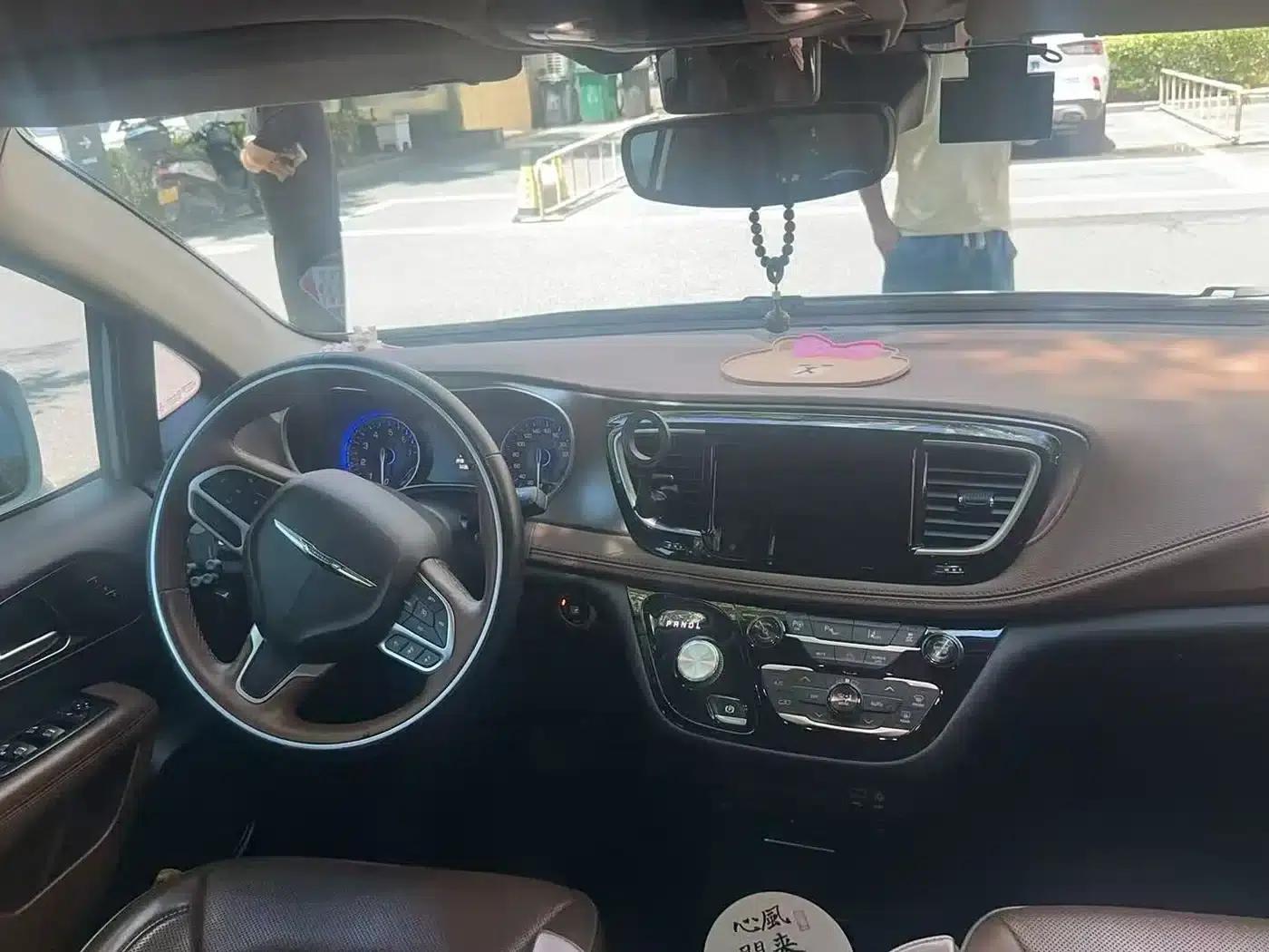 2017 Chrysler Grand Voyager (Imported) 3.6L Premium Edition — миниатюра 3