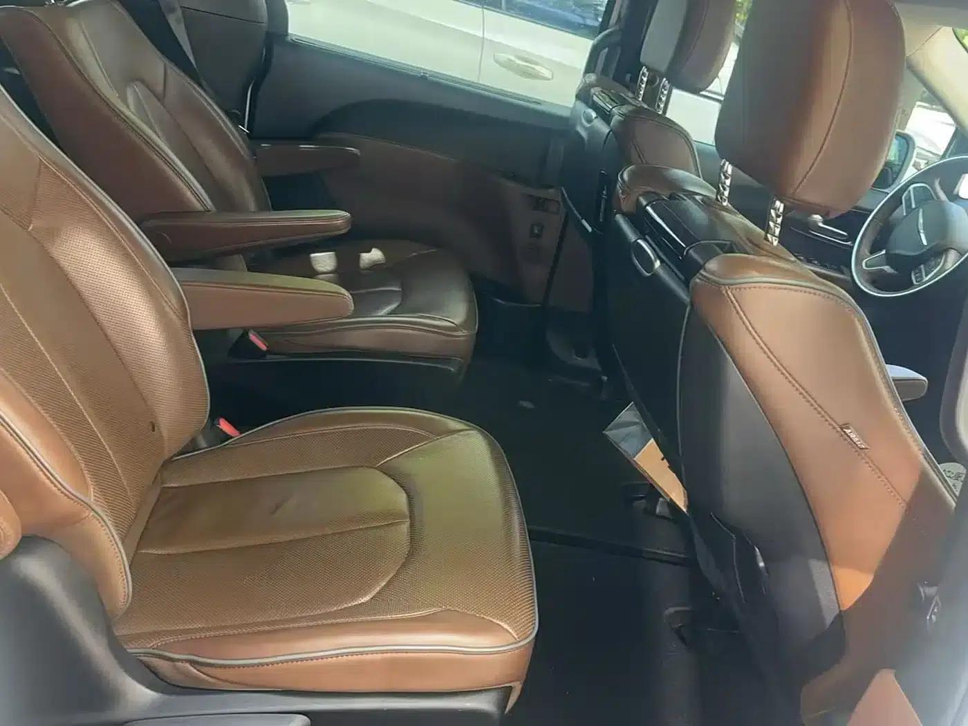 2017 Chrysler Grand Voyager (Imported) 3.6L Premium Edition — миниатюра 4