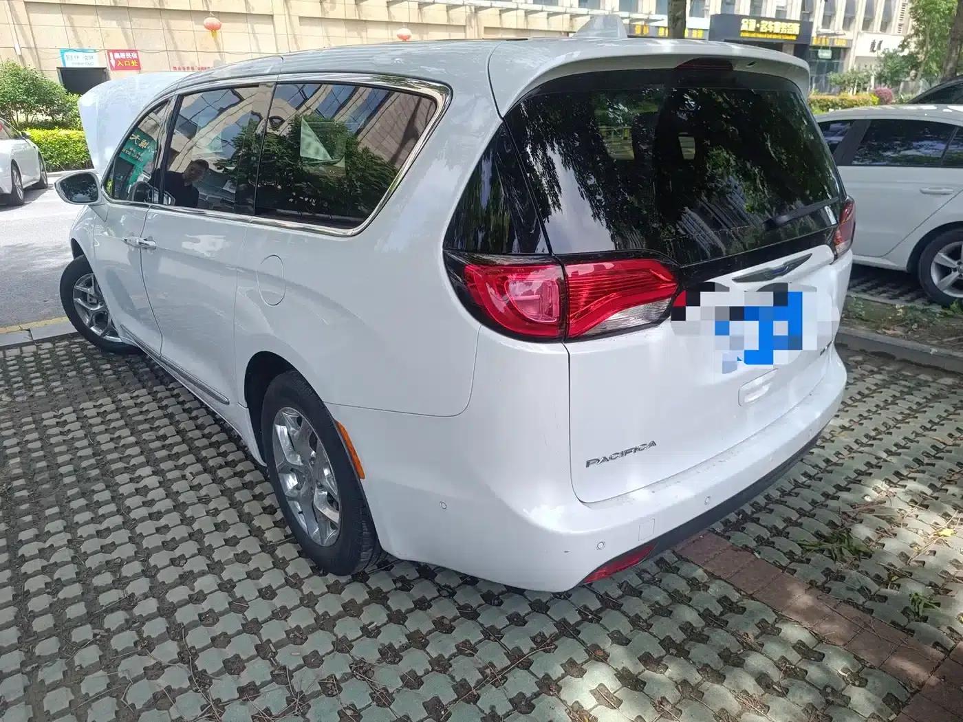 2017 Chrysler Grand Voyager (Imported) 3.6L Premium Edition — миниатюра 7
