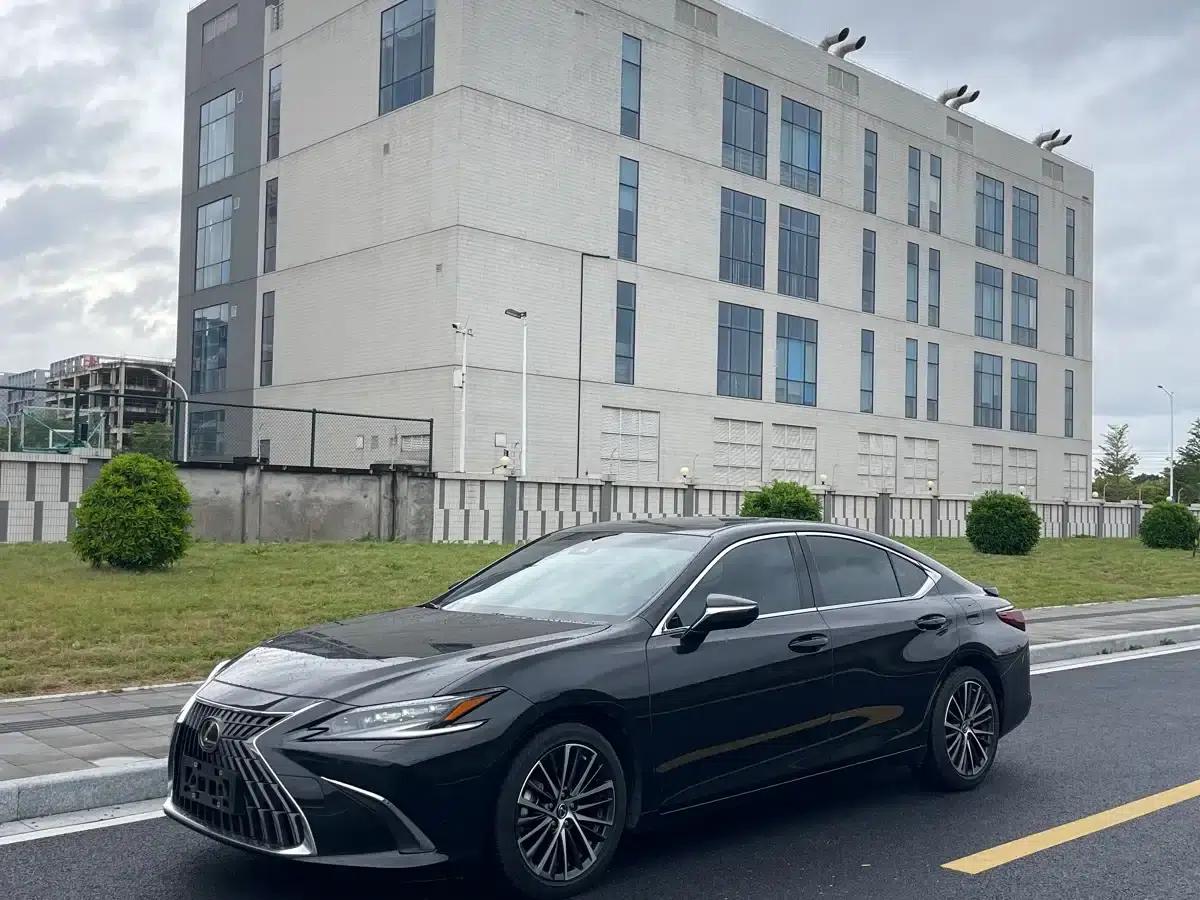 Lexus ES 2022 300h Premium Edition — миниатюра 1