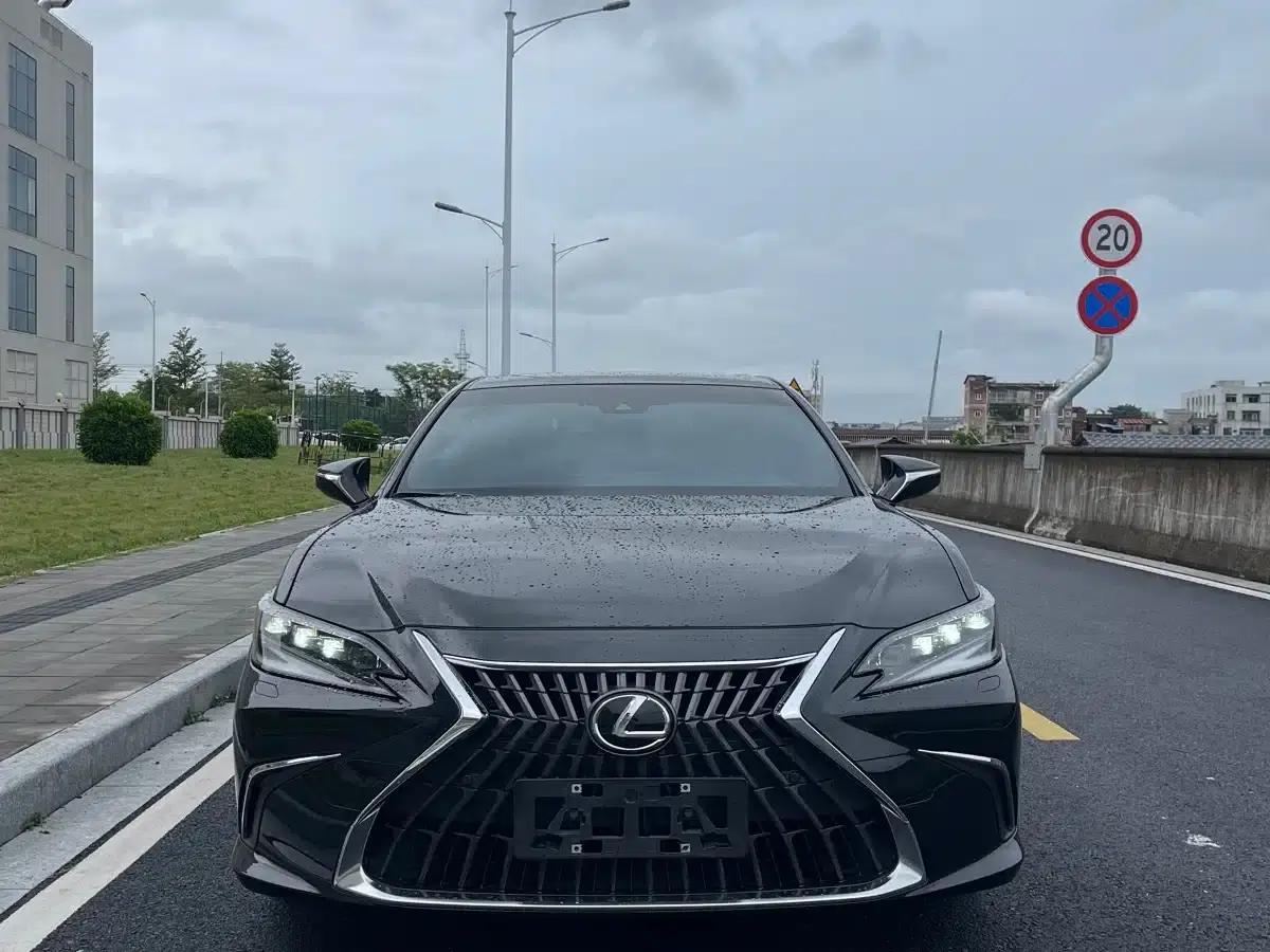 Lexus ES 2022 300h Premium Edition — миниатюра 2