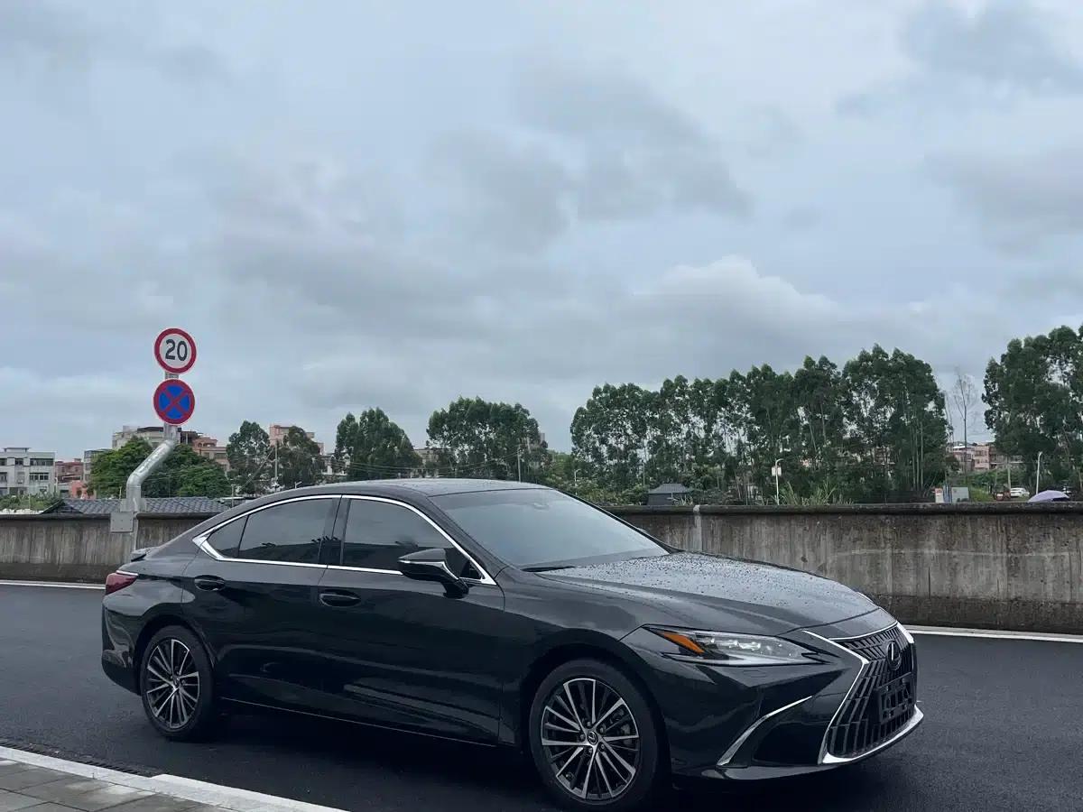 Lexus ES 2022 300h Premium Edition — миниатюра 3