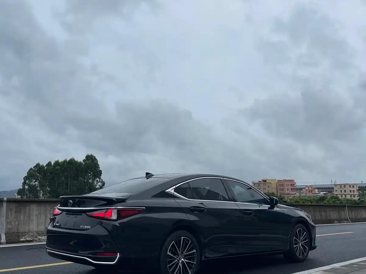 Lexus ES 2022 300h Premium Edition — миниатюра 7