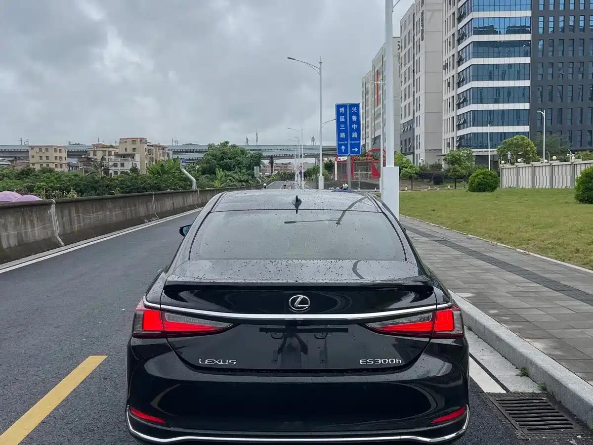 Lexus ES 2022 300h Premium Edition — миниатюра 8