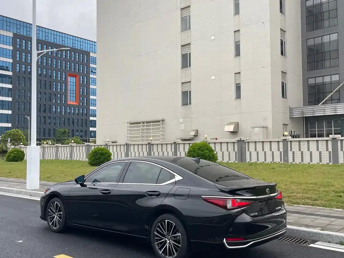 Lexus ES 2022 300h Premium Edition — миниатюра 9