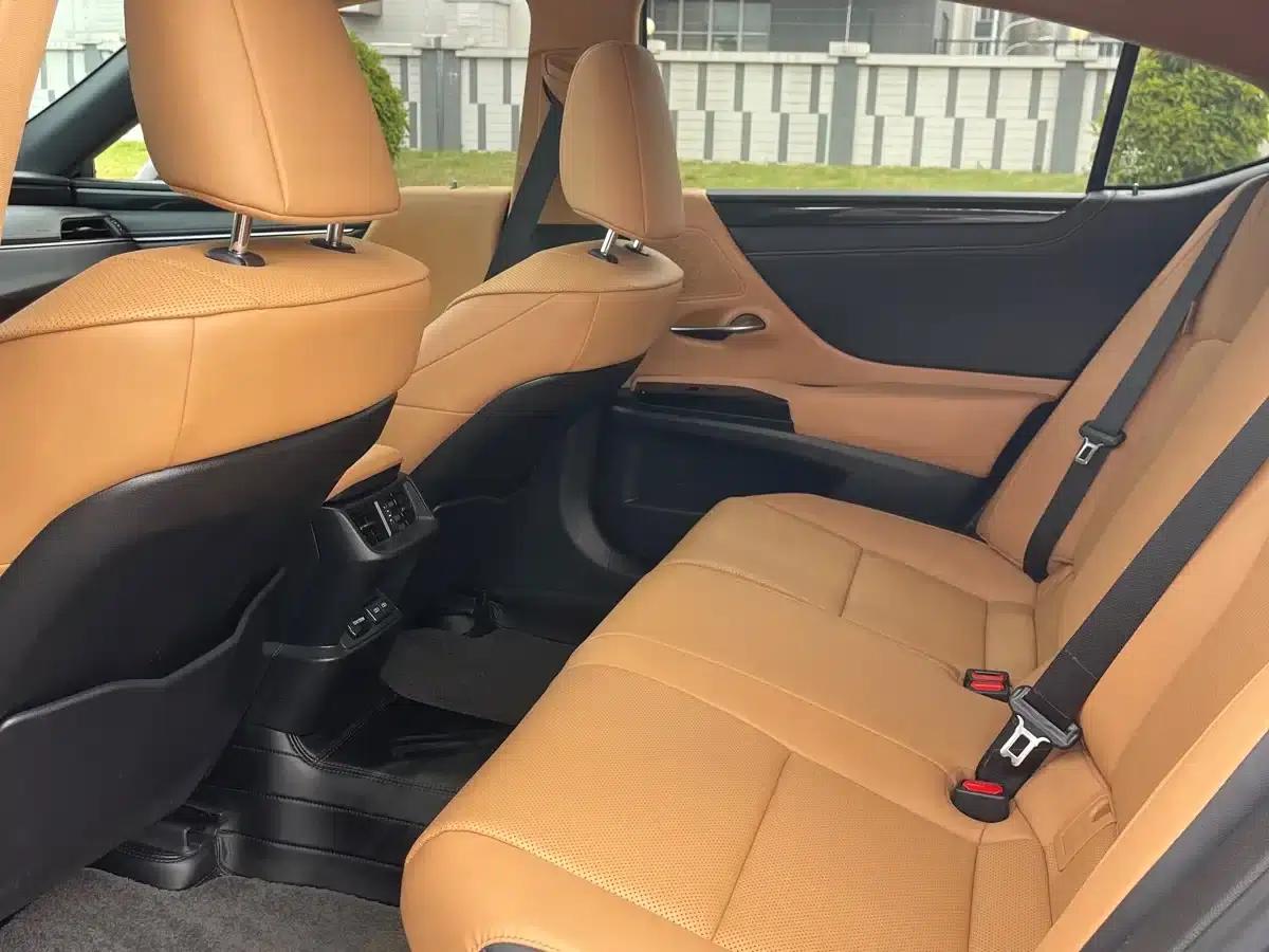 Lexus ES 2021 300h Premium Edition — миниатюра 5