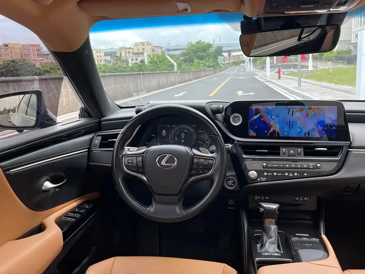 Lexus ES 2021 300h Premium Edition — миниатюра 6