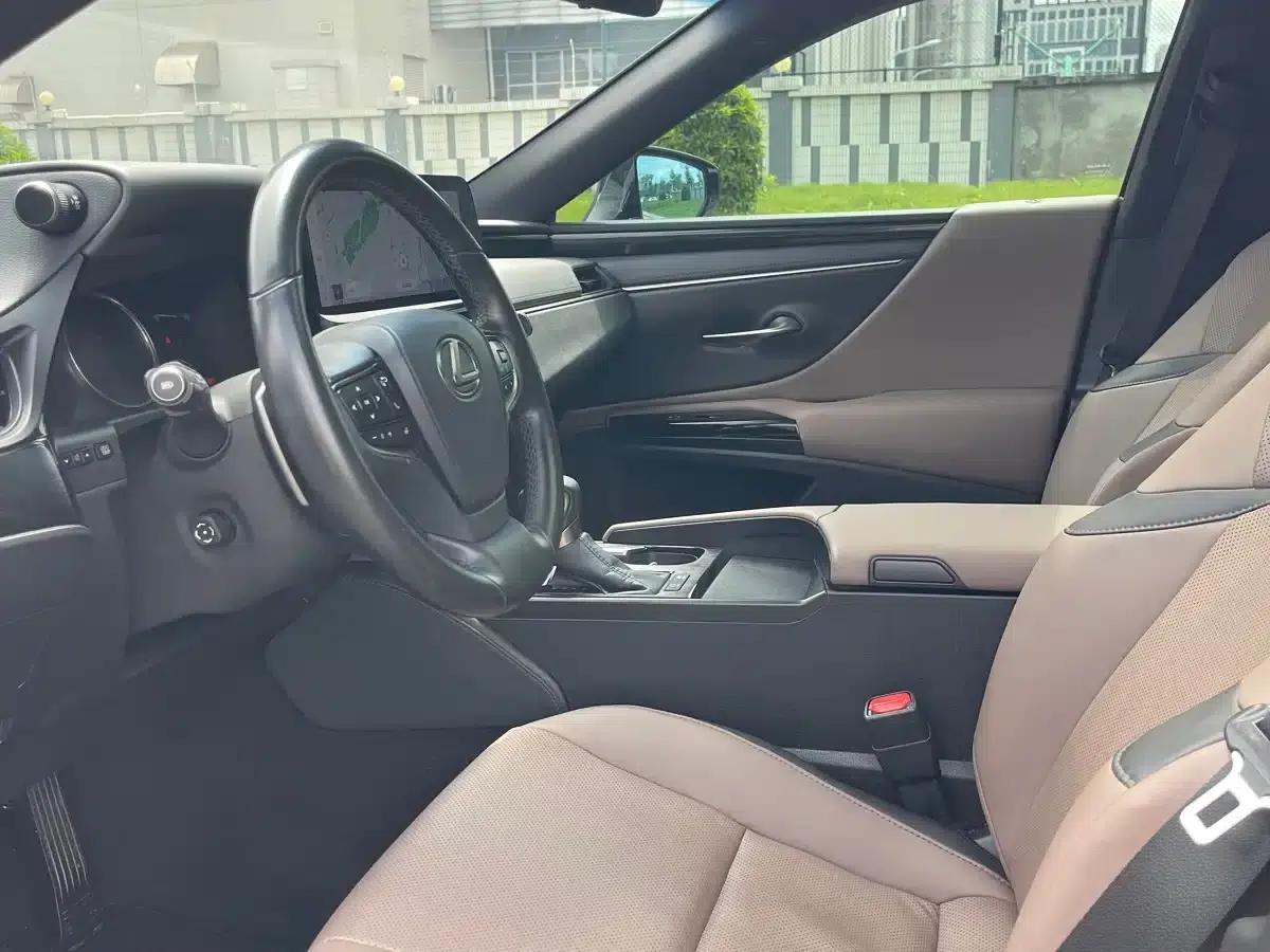 Lexus ES 2022 300h Premium Edition — миниатюра 3