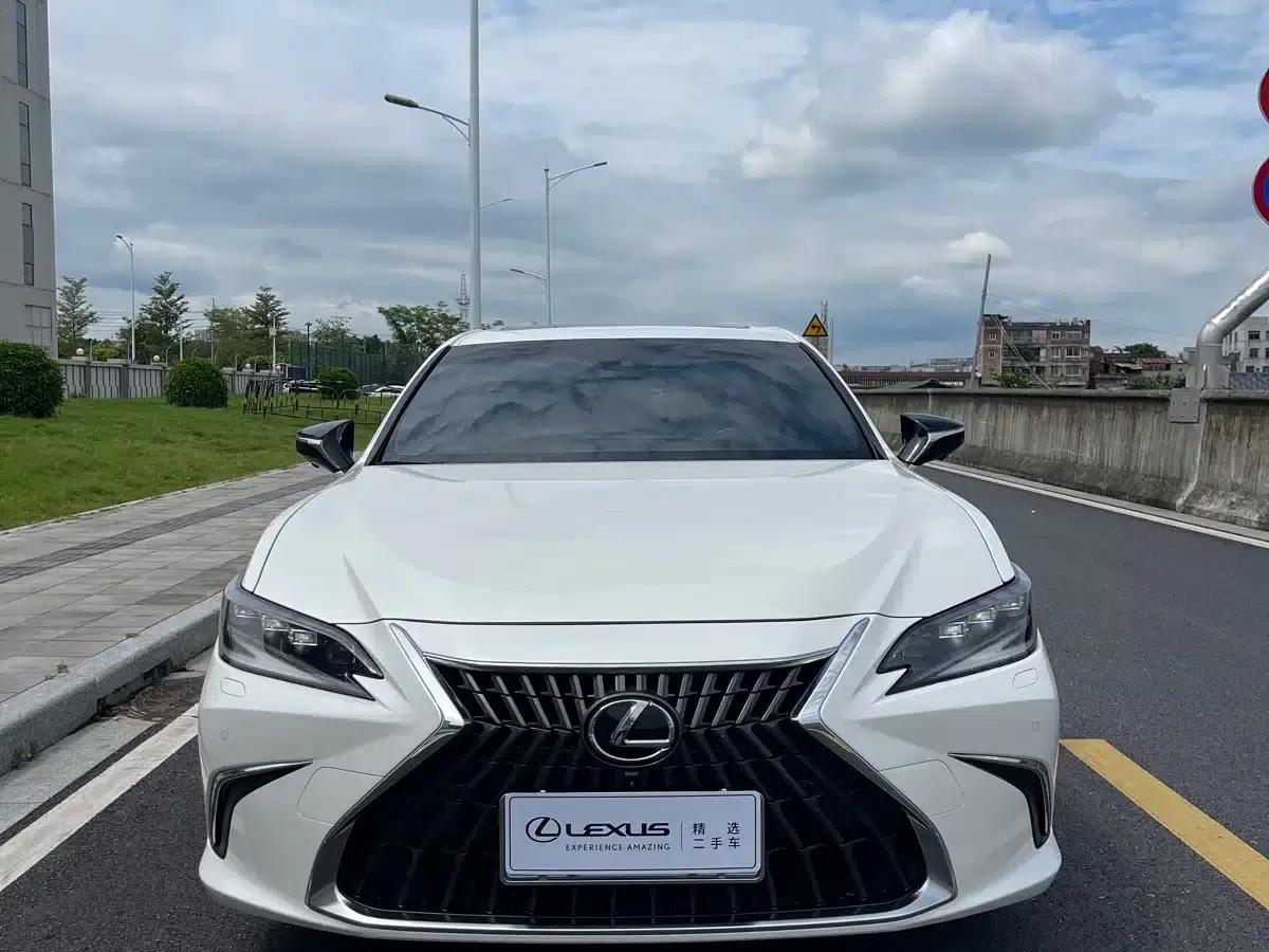 Lexus ES 2022 300h Premium Edition — миниатюра 5